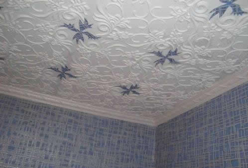 Приклеивание потолочной плитки