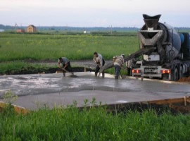 Бетонирование монолитного фундамента Бетонирование монолитного фундамента