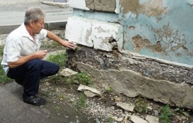 Старый фундамент дома Старый фундамент дома