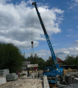 Необходимо соблюдать технику безопасности при работе с подъемными кранами Необходимо соблюдать технику безопасности при работе с подъемными кранами