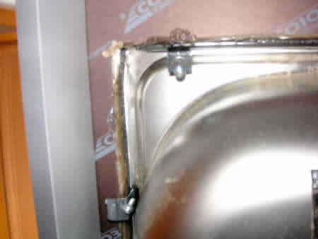 Установка мойки в столешницу на кухне своими руками